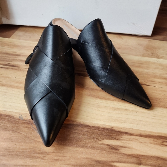 NWT Italian Women's Black Leather Mule. Pointed toe. - Picture 3 of 6